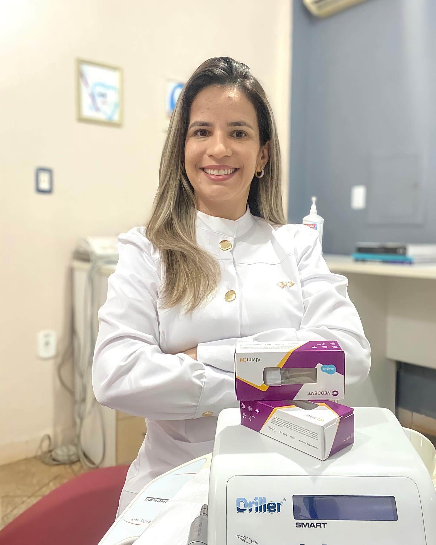 Dra. Ederlene Martelli no consultório